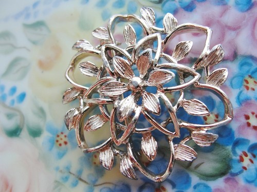 Vintage estate flower - estate, brooch