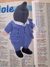 ALAN DART'S MOLE & TOAD WIND IN THE WILLOWS KNITTING PATTERN WOMEN'S WEEKLY