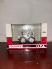 UH COUNTY 1174 TRACTOR 1/32