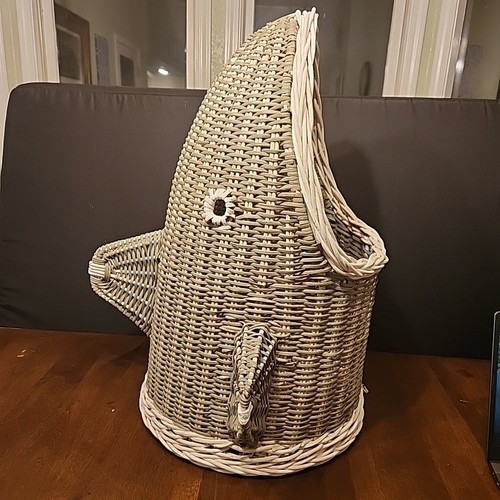 Pottery barn kids - barn, shark