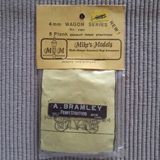 Mike models bramley - oo,