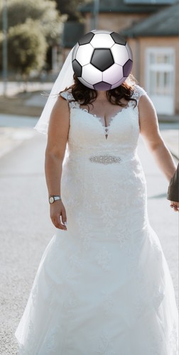 Beautiful white wedding dress - white,
