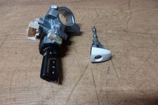 40968 H2M 2012-2015 TOYOTA AVENSIS IGNITION BARREL WITH DRIVERS LOCK AND THE KEY