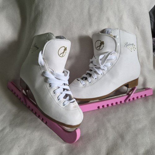 Sfr galaxy ice skates - sfr, white