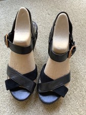 Hush Puppies Black Leather Sandals size 4