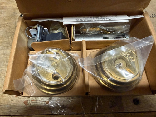 Medeco maxum deadbolt - deadbolt, captive