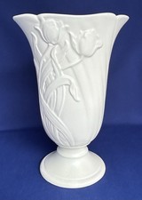 Spode Velamour Tall Scalloped Vase Tulip Design White Ceramic England 1930s