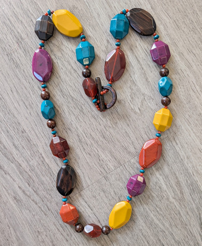 Chunky resin statement - ,