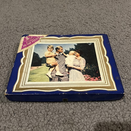 Royal family jigsaw qe queen - royal,