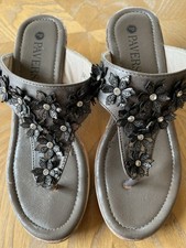 Pavers Women's Toe Post Sandals Size 4