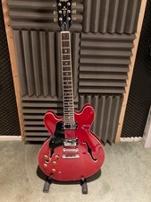 Vintage electric guitar left handed. Model LVSA500 in red
