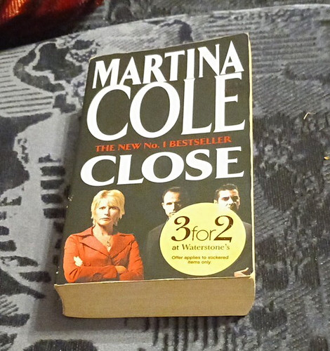 Martina cole close paperback - martina,