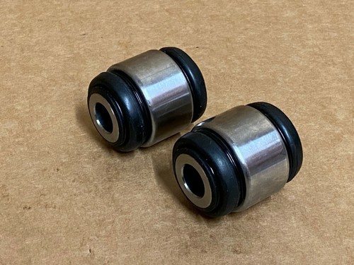 Pair rear axle hub - of,