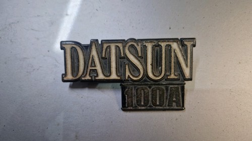 Datsun 100 badge classic - badge, car