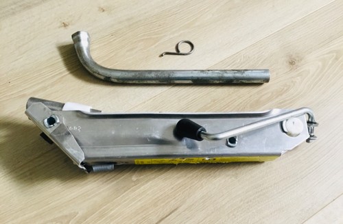 Audi 2001 car jack boot - car,