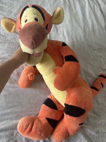 Disney store tigger winnie - tigger, the