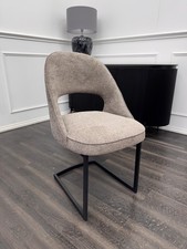 FV Tiber Cantilever Dining