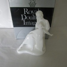 MOTHER AND DAUGHTER FAMILY  FIGURINE  IMAGES   ROYAL DOULTON   HN 4562 BOXED