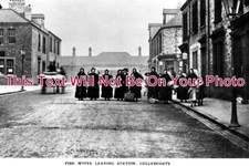 NO 191 - Fish Wives Leaving