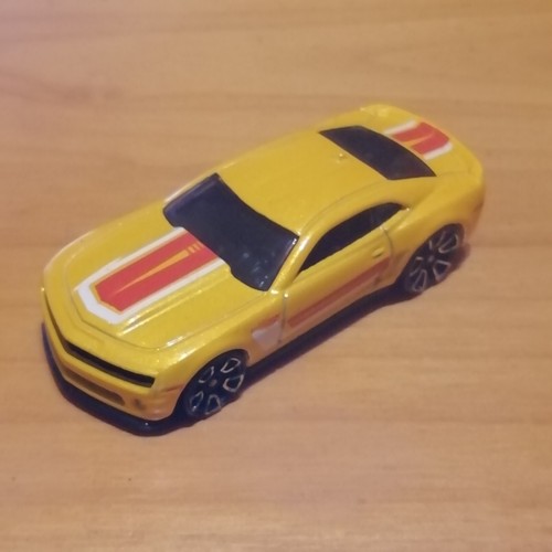 Hot wheels yellow camaro x1622 - camaro,