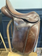 17” Bate’s Caprilli Dressage Saddle. With Interchangeable Gullet System And CAIR