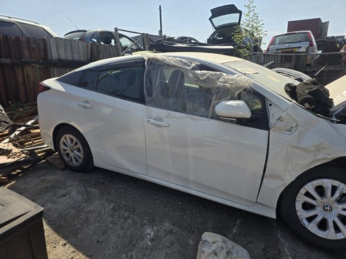 Toyota prius hybrid 2022 8l - hybrid,
