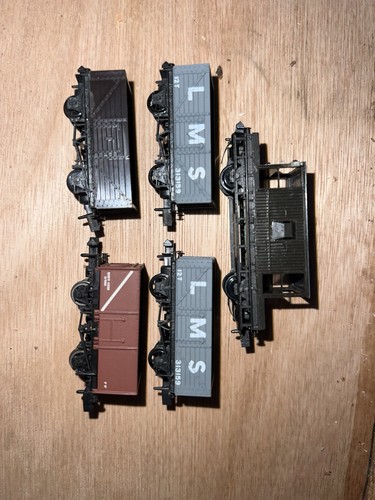 Assorted peco gauge wagons - 5,