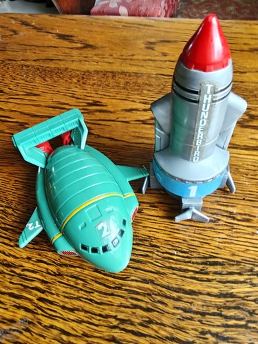 Thunderbirds 1and bandai - 2,
