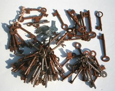 Job lot of vintage metal keys