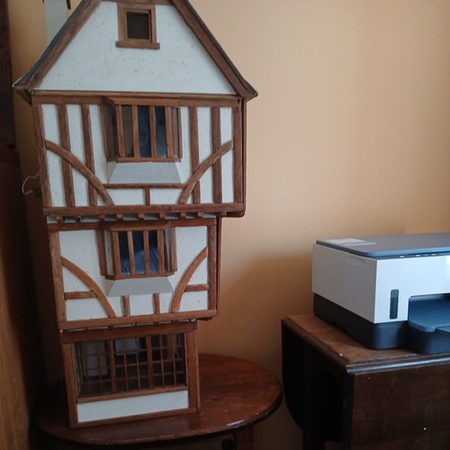 Tudor dolls house - dolls,