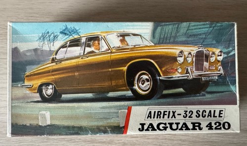 Airfix jaguar 420 plastic - 1/32,