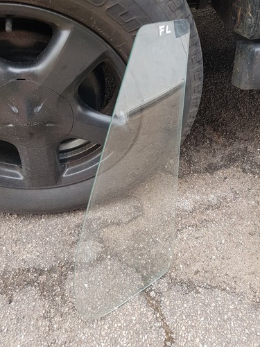 Mercedes van left passenger - mercedes, t1
