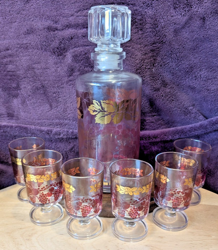 Red grape gilt leaf design - red,