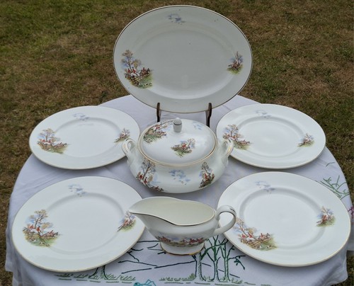 Bone china dinner service - a,