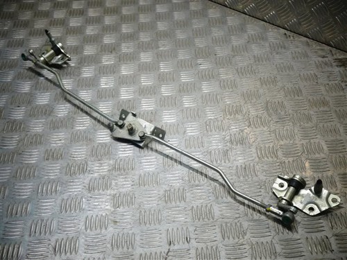 Roof locking mechanism front - locking,