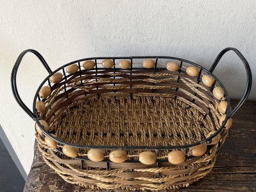 Pretty oval natural cane and - pretty,