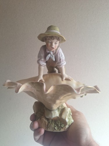 Royal dux boy shell - ,