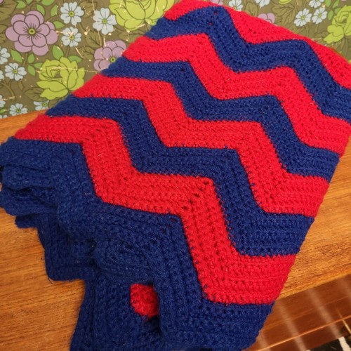 Retro stripy zig zag red - retro,