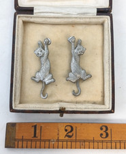 VINTAGE JJ JONETTE Articulated Dangling Cat Pewter Earrings Pierced Ears