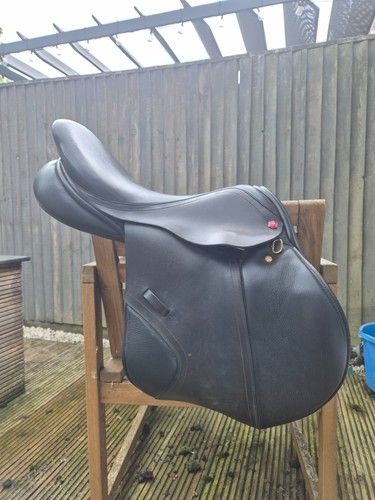 Albion black jump saddle - albion,