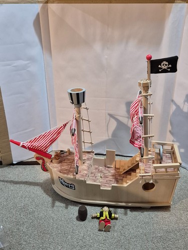 Push along wooden pirate - along,