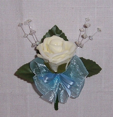 Single rose buttonhole with - rose,