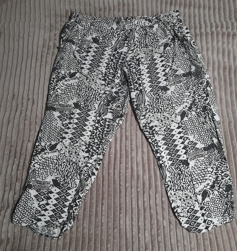 Ladies cropped trousers size
