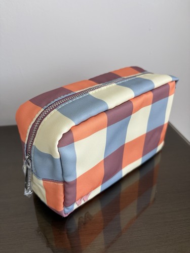 Whistles make bag new - up,