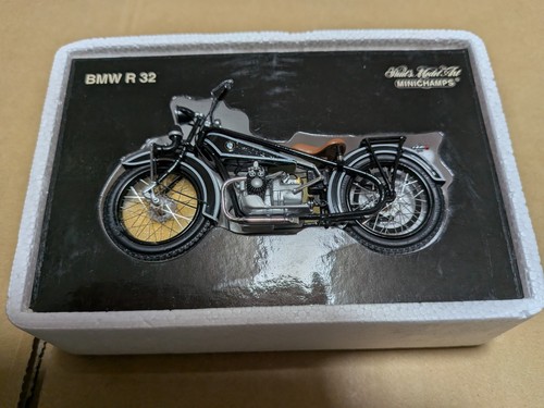 Minichamps 182 027100 bmw - minichamps,