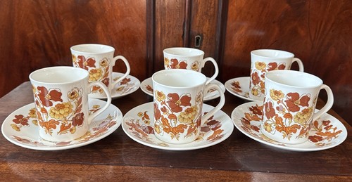 Retro 1970s set elizabethan - retro,