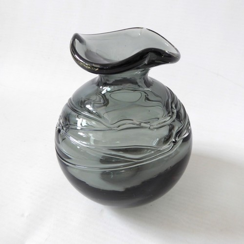 Grey trailed art glass - , round