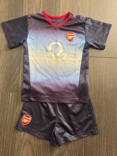 Arsenal away shirt and shorts - arsenal,
