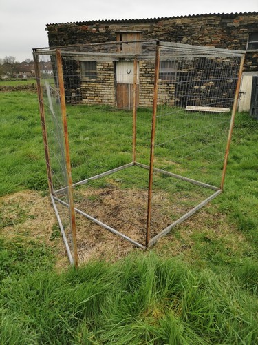 Galvanised mesh cage dog - mesh, run