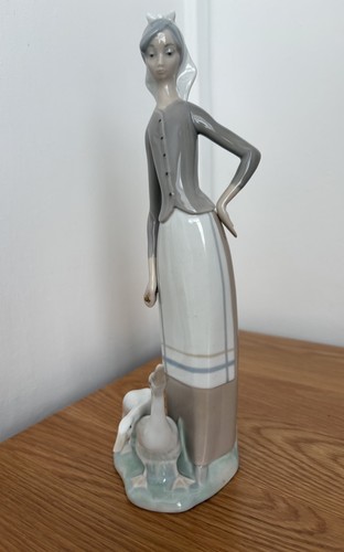 Lladro lovely lady walking the - lladro,